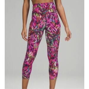 NWT Women's LULULEMON Size
6 Base Pace HR Tight 25" Hyper Flow Pink Multicolored